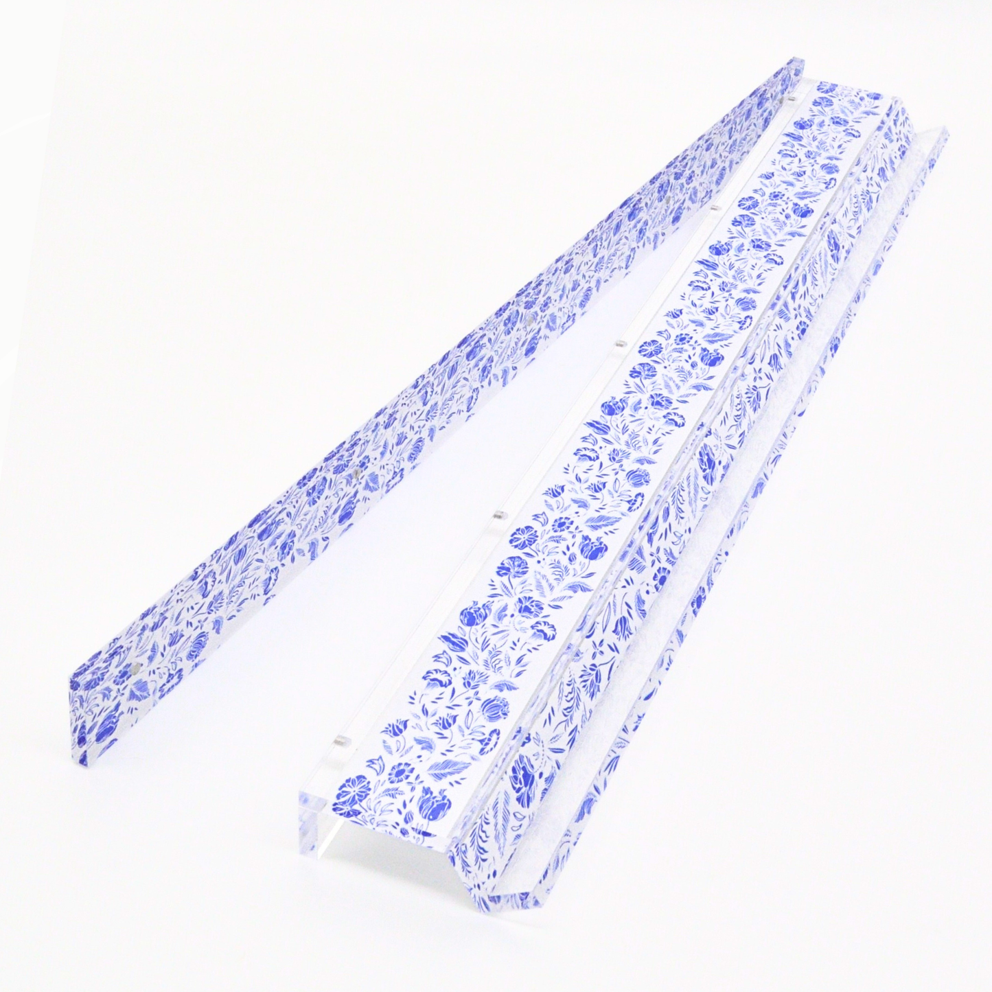 Middle & Main Mahjong - Blue and White Chinoiserie Mahjong Rack and Pusher, Set of 4
